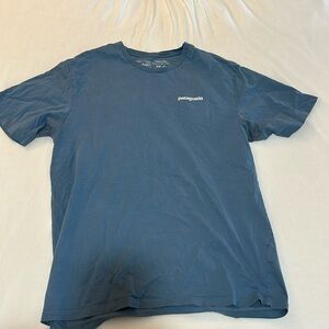 Patagonia shirt 
Size: M